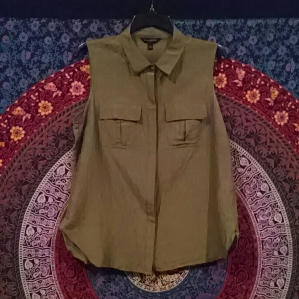 Banana republic silk blend shirt sleeveless green